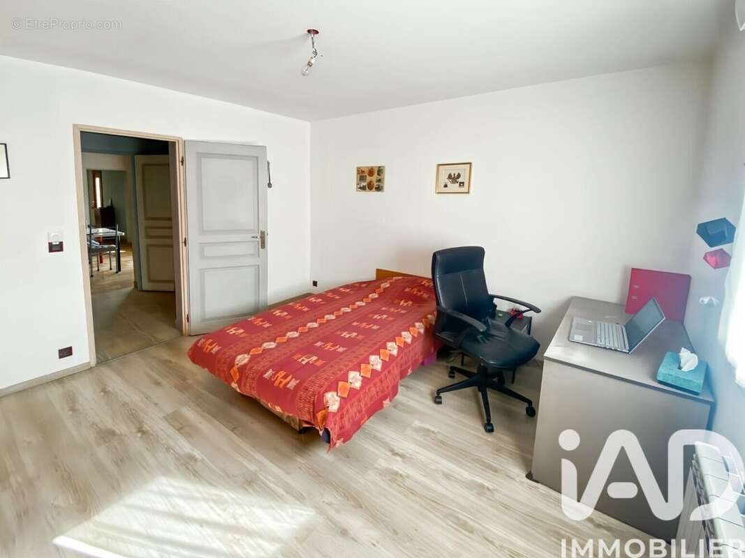 Photo 9