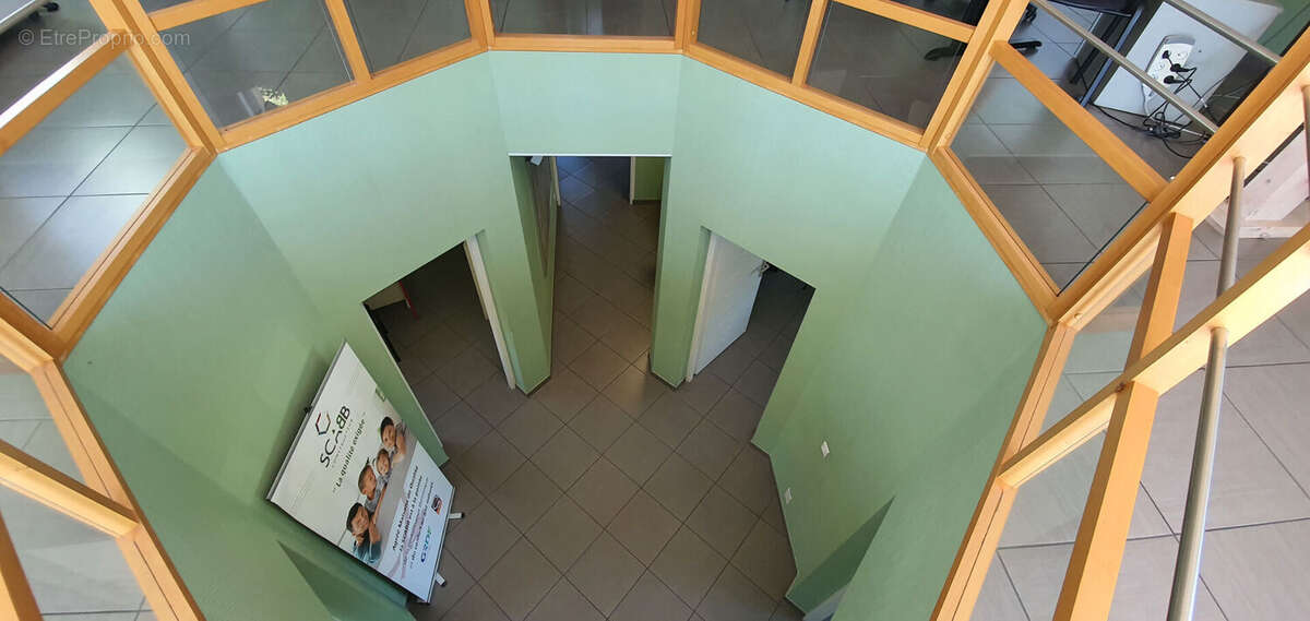 Commerce à MONTCEAU-LES-MINES