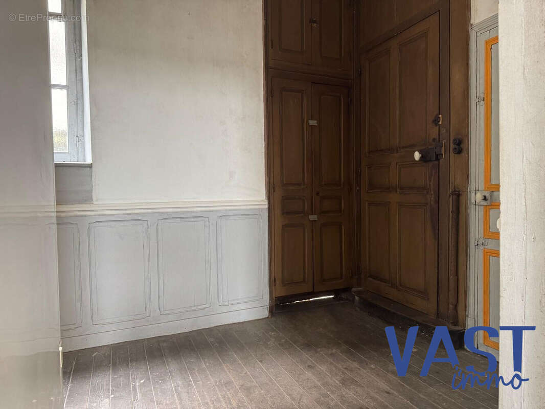 Maison à AMBRIERES-LES-VALLEES