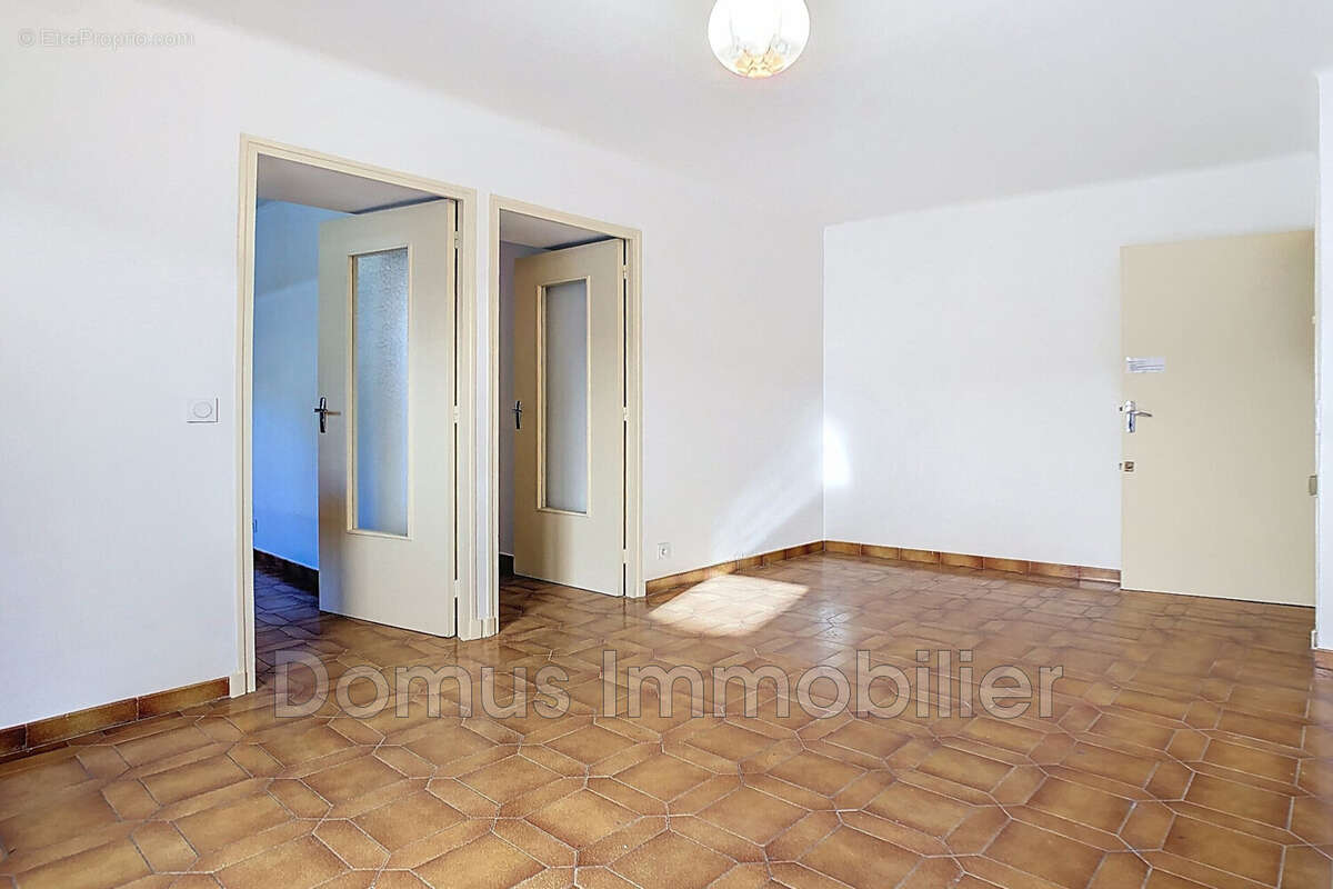 Appartement à SAINT-SATURNIN-LES-AVIGNON