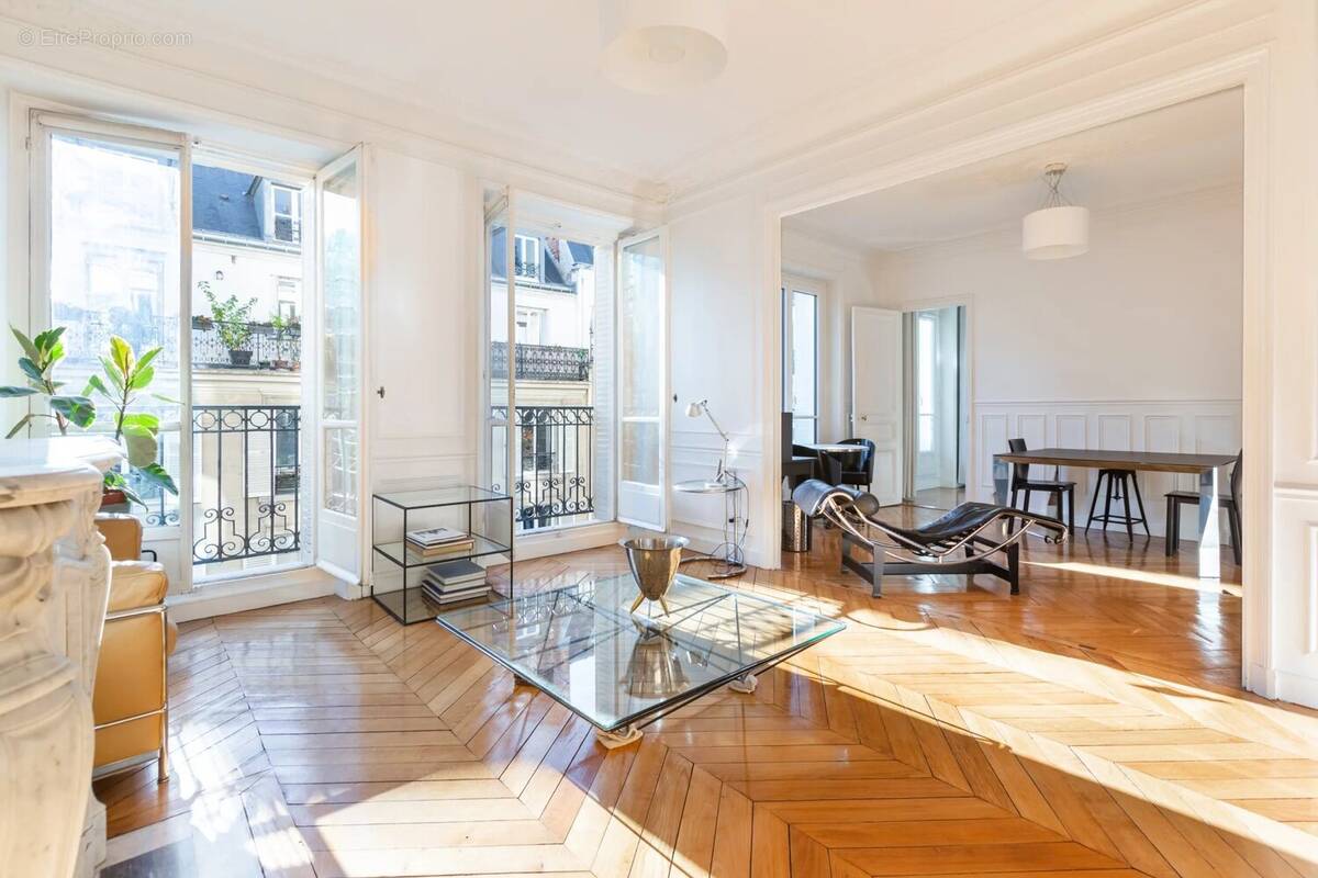Appartement à PARIS-17E