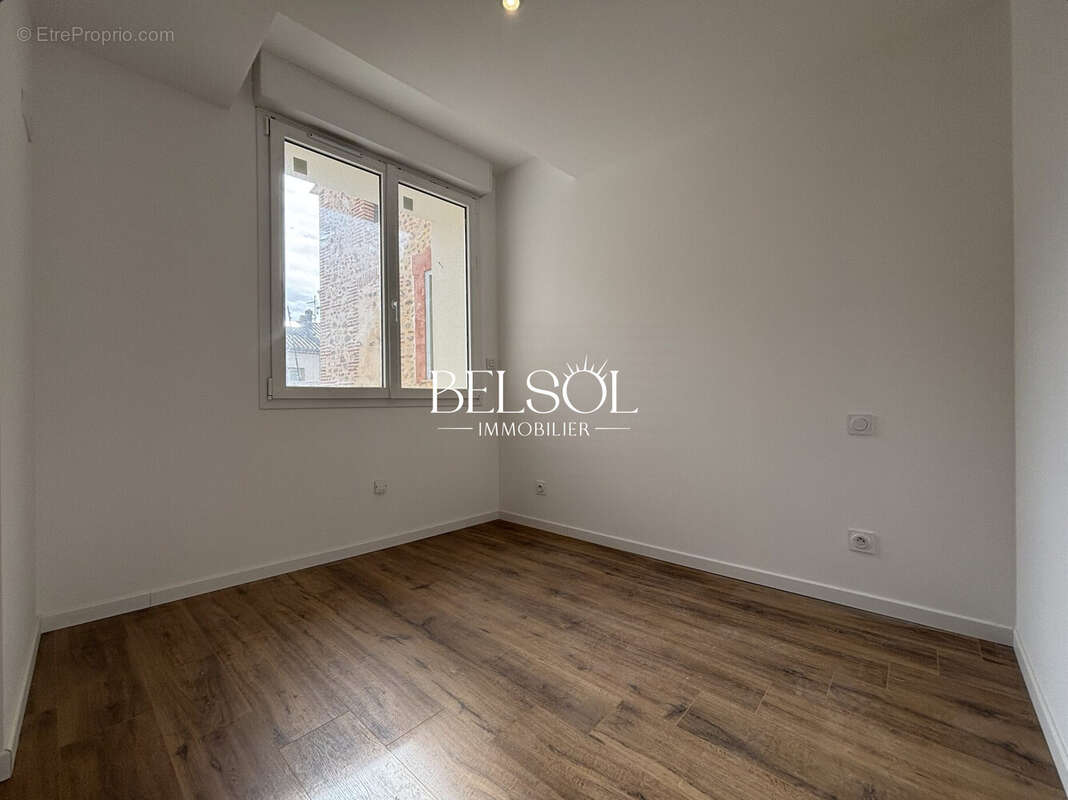 Chambre 1 - Appartement à VILLENEUVE-DE-LA-RAHO