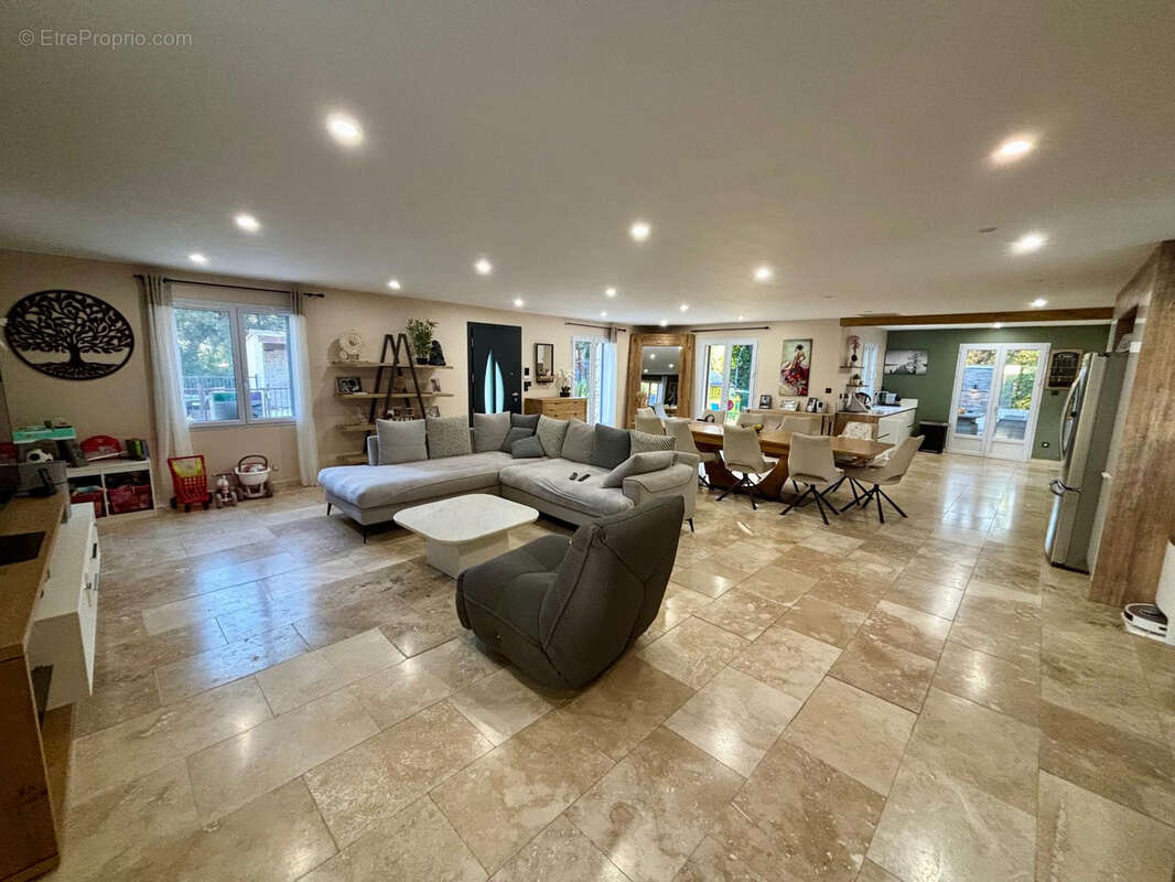 Maison à SUZE-LA-ROUSSE