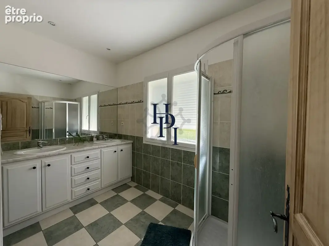 Vente Maison avec piscine de 178m2 à SAINT AFFRIQUE - photo 12