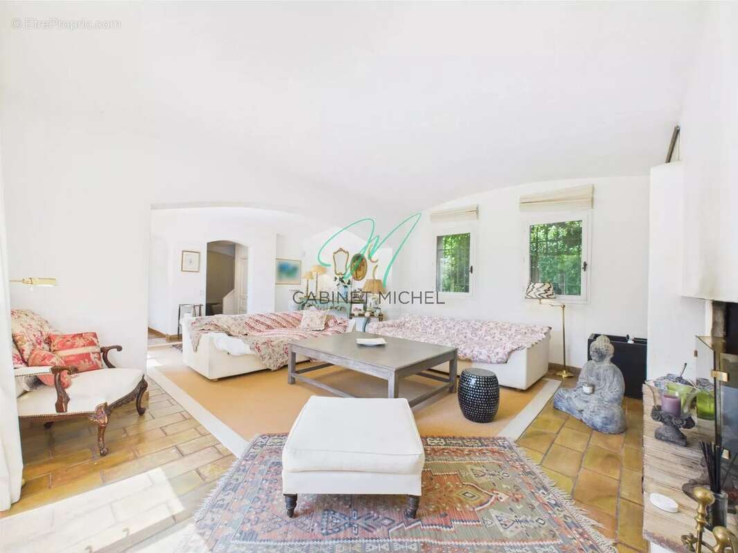 Maison à ROQUEFORT-LES-PINS