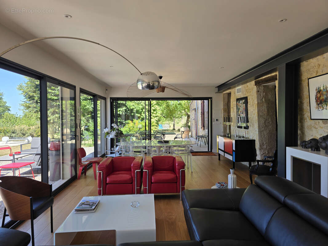 GERS—PROCHE CONDOM Maison en pierre rénovée avec vue exceptionnelle, piscine et garage - photo 3