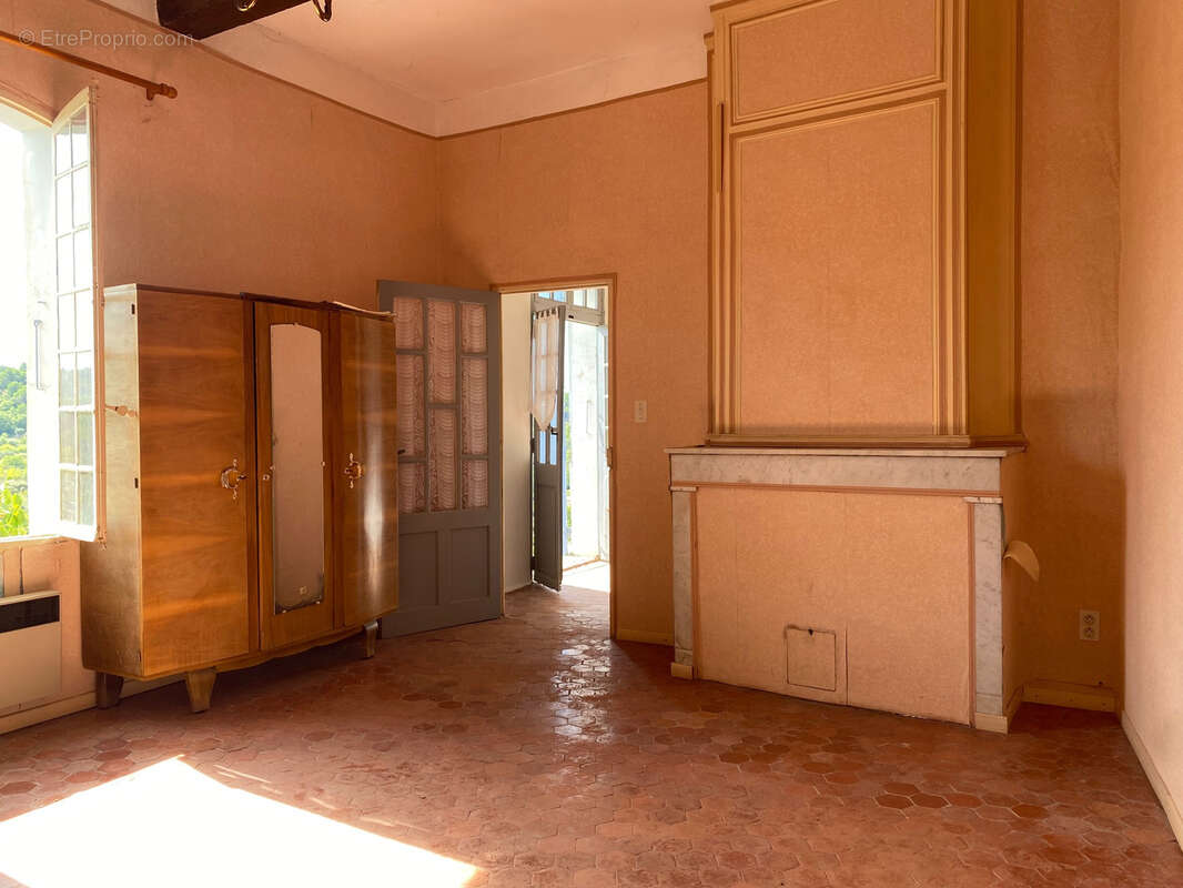 Maison à LA ROQUE-SUR-PERNES