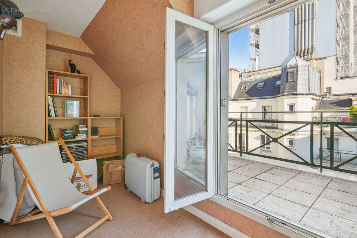 Appartement à PARIS-17E
