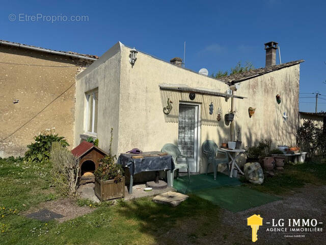 Maison à SAINT-THOMAS-DE-CONAC