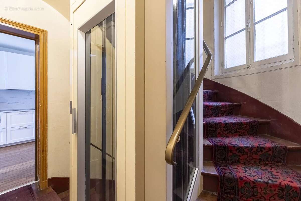 Appartement à PARIS-17E