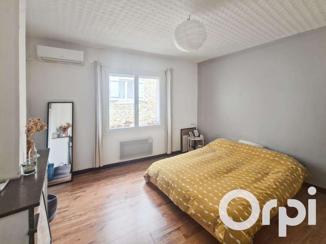 Appartement à SAINT-JULIEN-DE-PEYROLAS