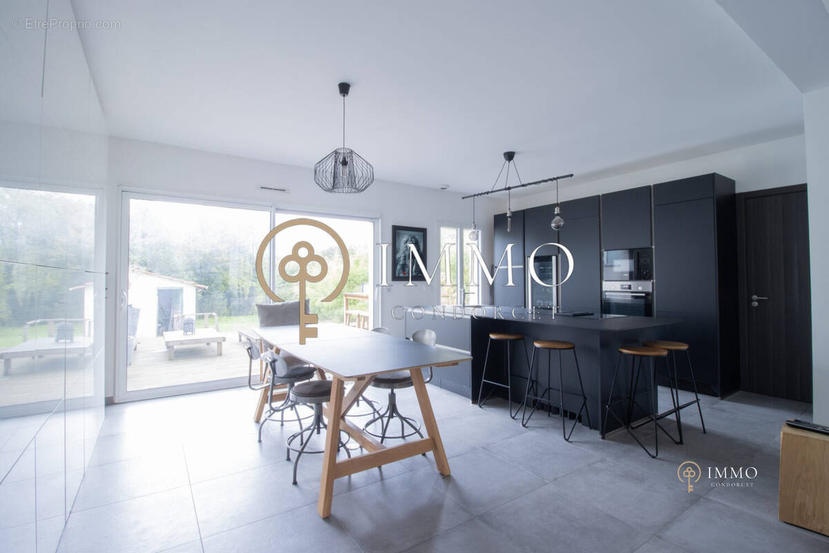 Maison à L&#039;HAY-LES-ROSES