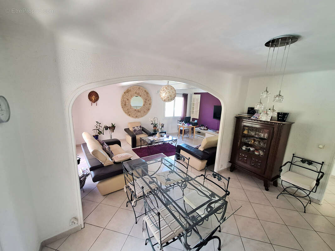 Maison 5 pièces avec piscine, double garage - photo 9