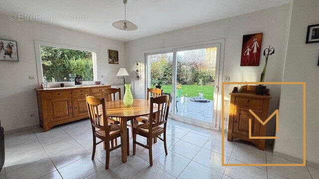 Maison à BREVILLE-LES-MONTS