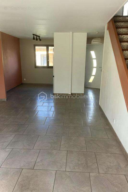 Maison à OSTRICOURT