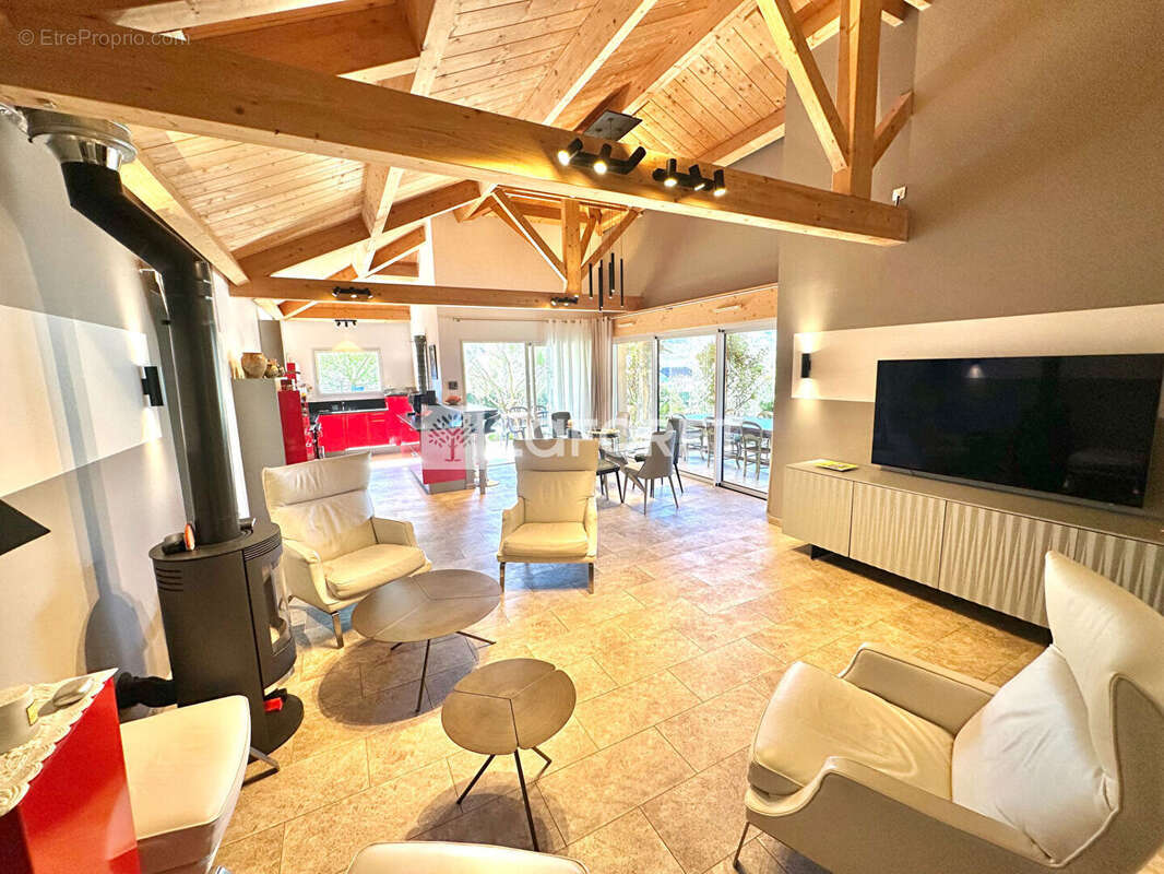 Maison à SAINT-JEAN-DU-BRUEL