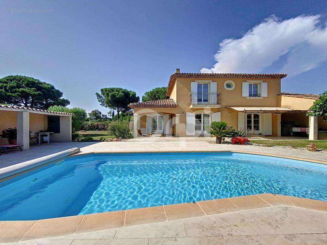 Maison à ROQUEBRUNE-SUR-ARGENS