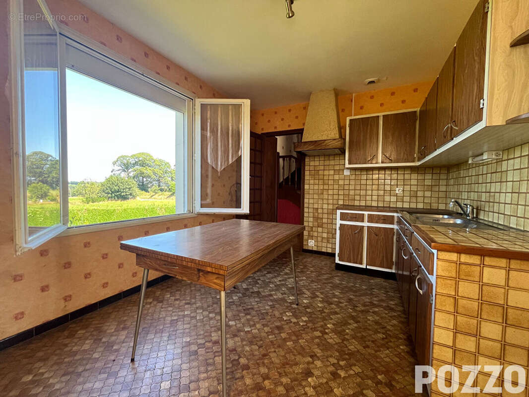 A Vendre - Saint Hilaire Du Harcouet - Maison 6 pièce(s) 114 m² - Vie de plain-pied - Proximité des services - photo 5