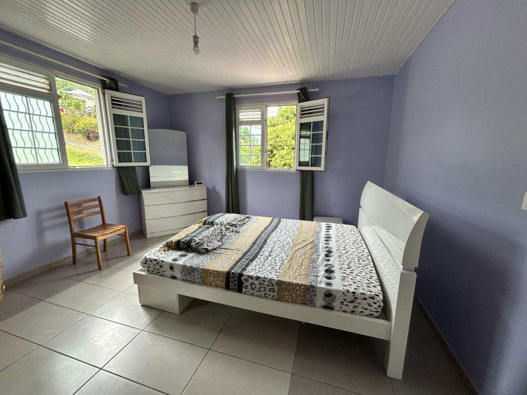 Immeuble de rapport à Ducos -  4 appartements - 282m² - photo 5