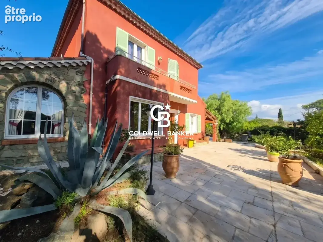 FRÉJUS – LA TOUR DE MARE  Jolie maison familiale avec terrasse et jacuzzi - photo 5