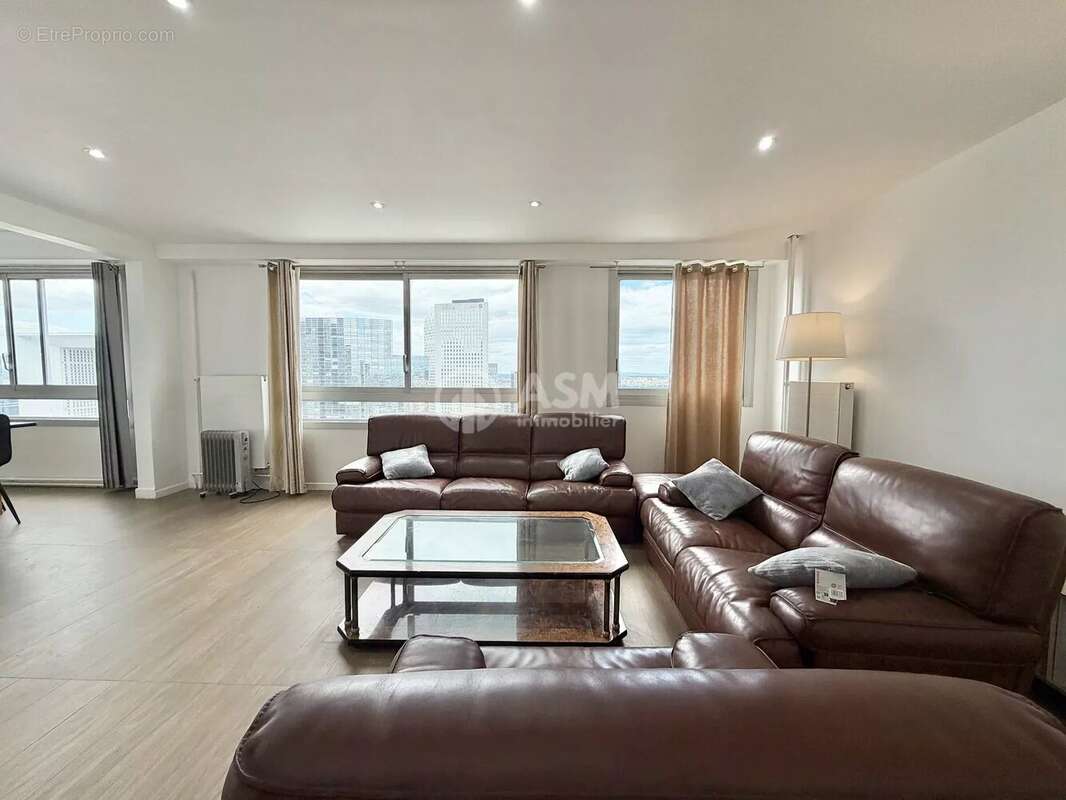Appartement à COURBEVOIE