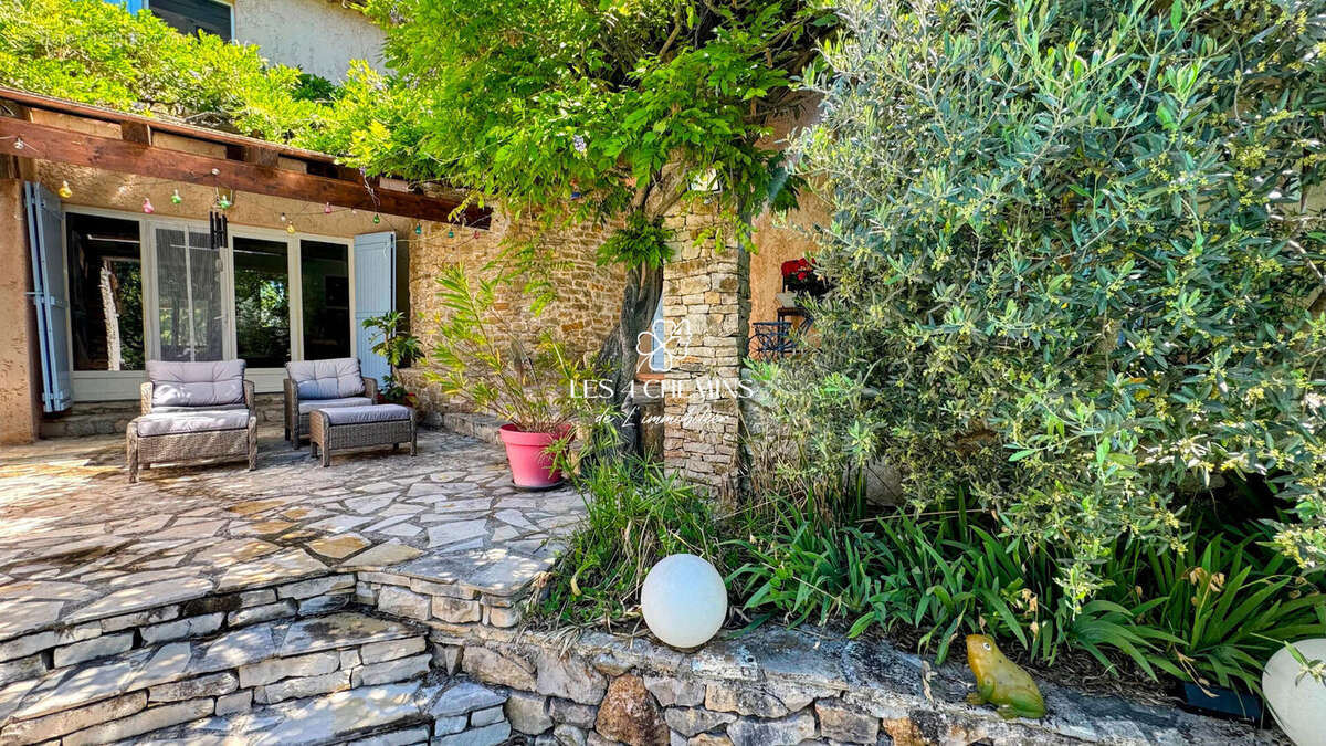 A vendre, belle villa  provençale 7 pièces 270 m2 sur 5000 m2 boisé - photo 7