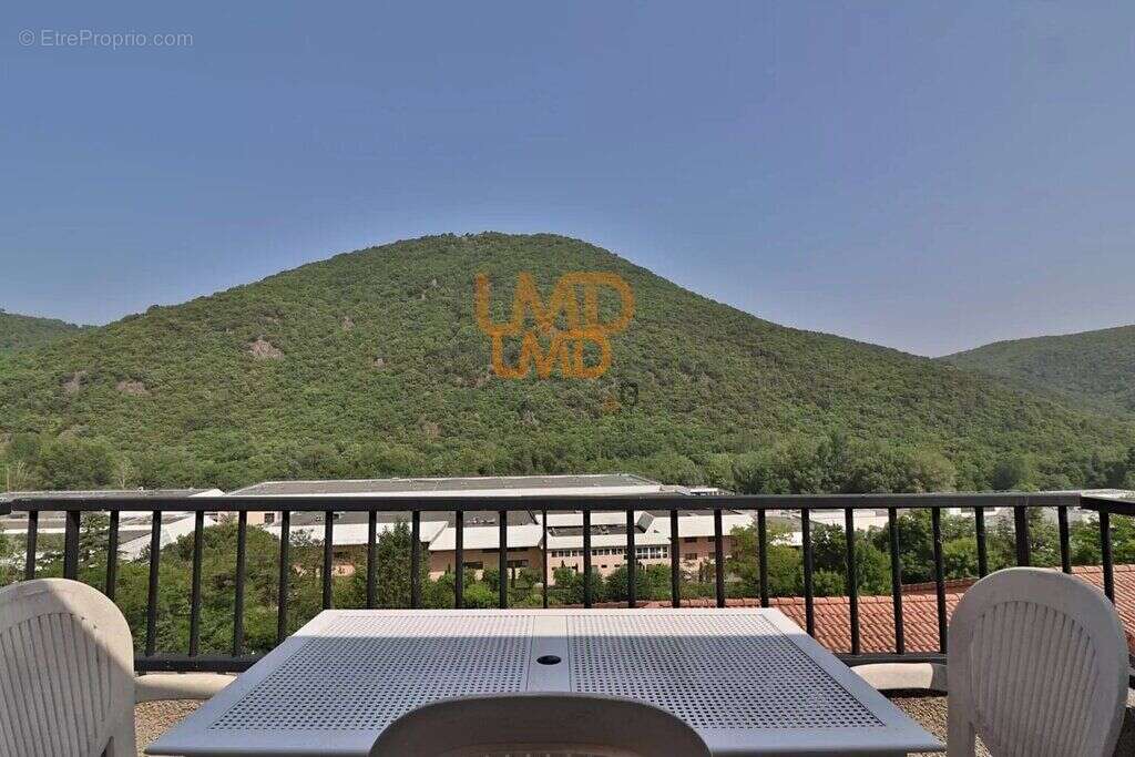 Appartement à AVENE