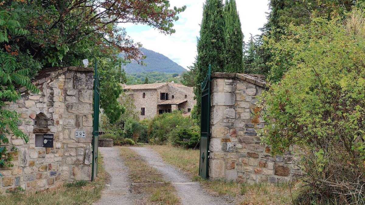 Maison à VEYRAS