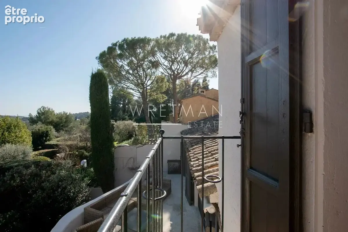 Villa dans un domaine prestigieux près du village de Valbonne - photo 23