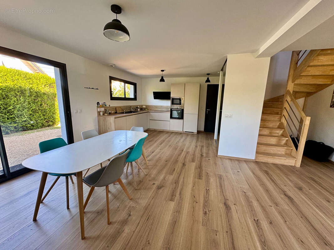 Maison à VILLE-LA-GRAND