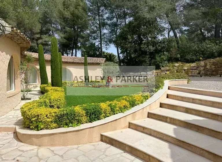 Maison à MOUANS-SARTOUX