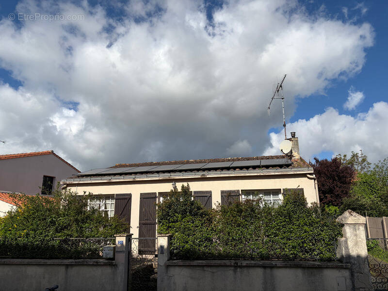 Maison à LES MAGNILS-REIGNIERS