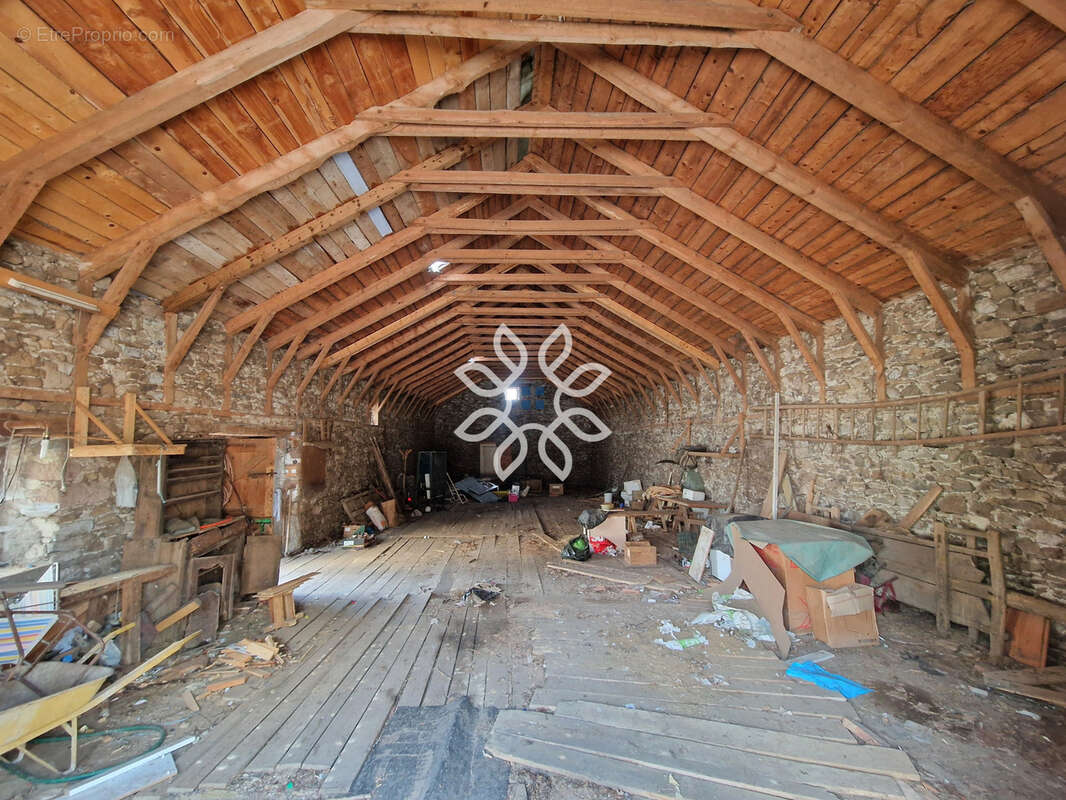 Maison de campagne avec dépendances et terrain de 1 193 m2 à Laurie - photo 18