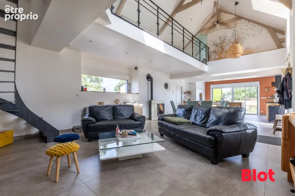 Maison 4 pièces 157 m² à vendre à Pire-Sur-Seiche (35150) - photo 3