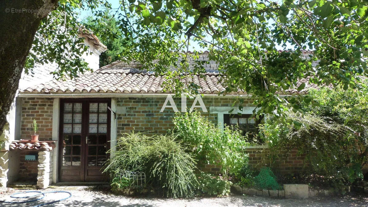 Maison à COULONGES