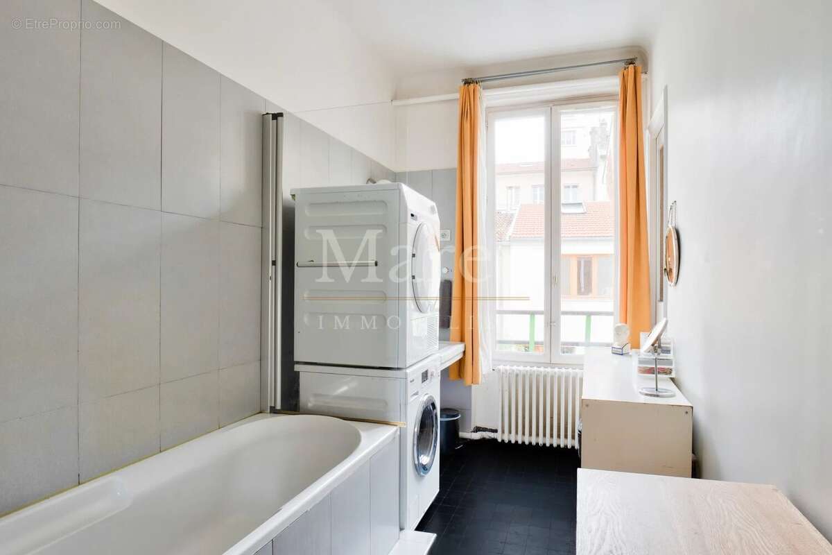 Appartement à PARIS-20E