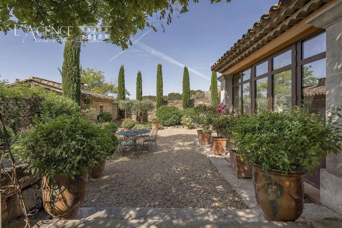 Maison à PELISSANNE