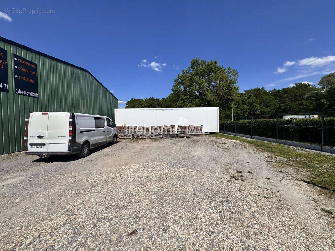 Commerce 684 m² à Chateauroux  - photo 3