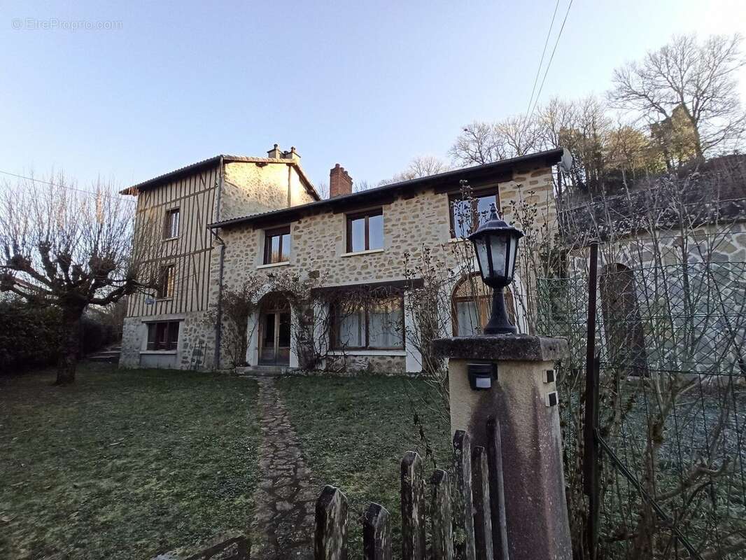 Maison à CONDAT-SUR-VIENNE