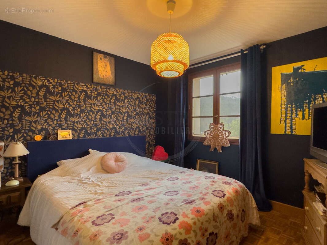 Maison à SAINT-SAUVEUR-DE-MONTAGUT