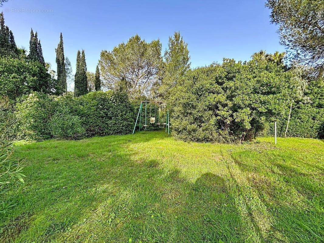 Maison à ROQUEBRUNE-SUR-ARGENS