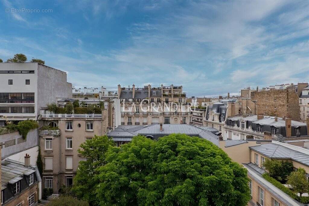 Appartement à PARIS-16E