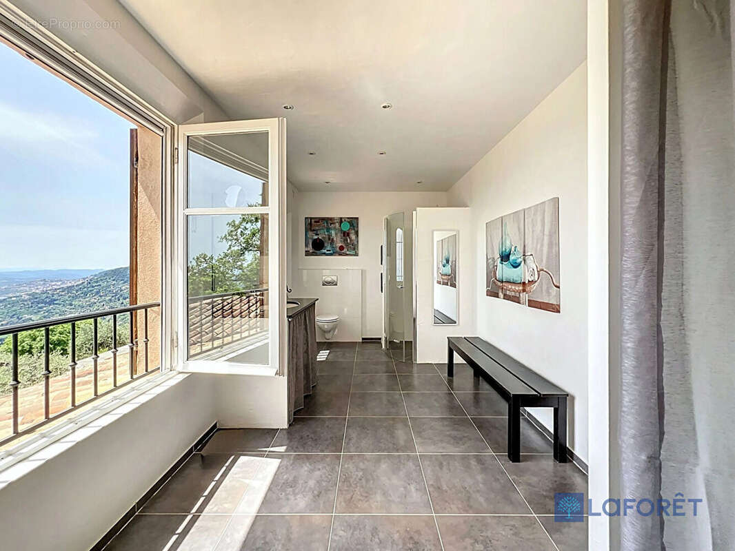 Maison à CHATEAUNEUF-GRASSE