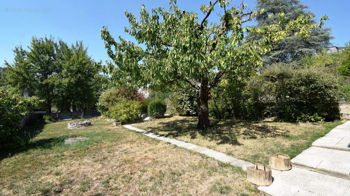 À VENDRE - Quartier des Garets - Maison 130 m² avec garage et jardin. - photo 13