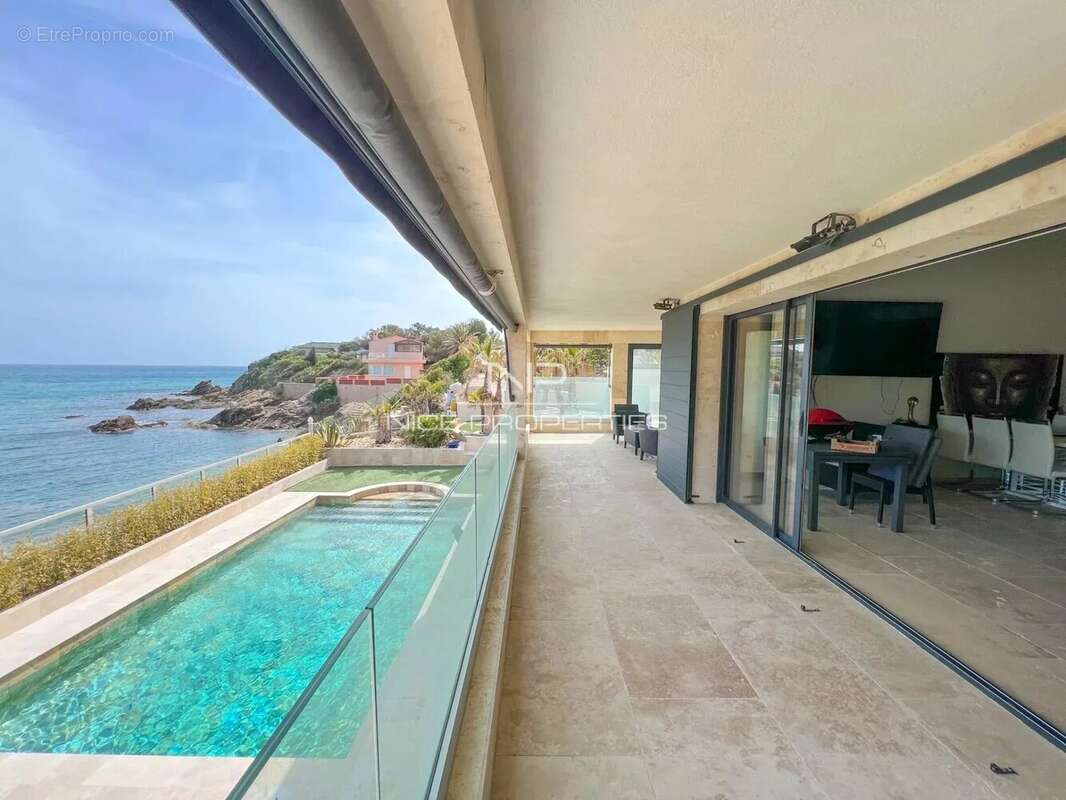 Jolie villa pieds dans l'eau - photo 18