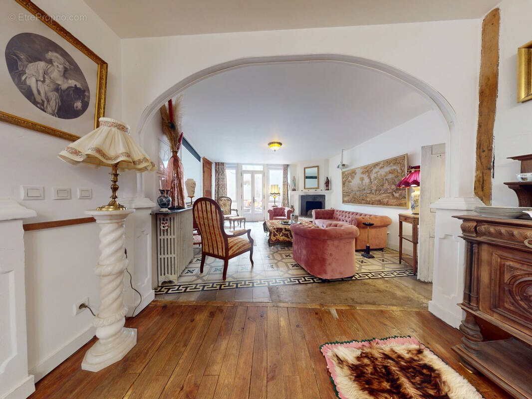 Maison à SAINT-GERMAIN-LEMBRON