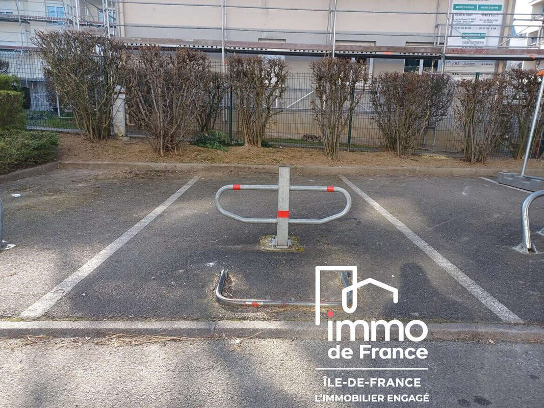 Parking à vendre - Centre Ville Cergy Le Haut - 8500 - photo 2