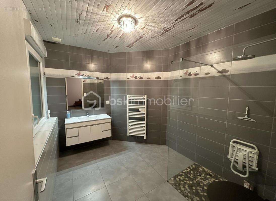 Maison à SAINT-GEORGES-DE-REINTEMBAULT