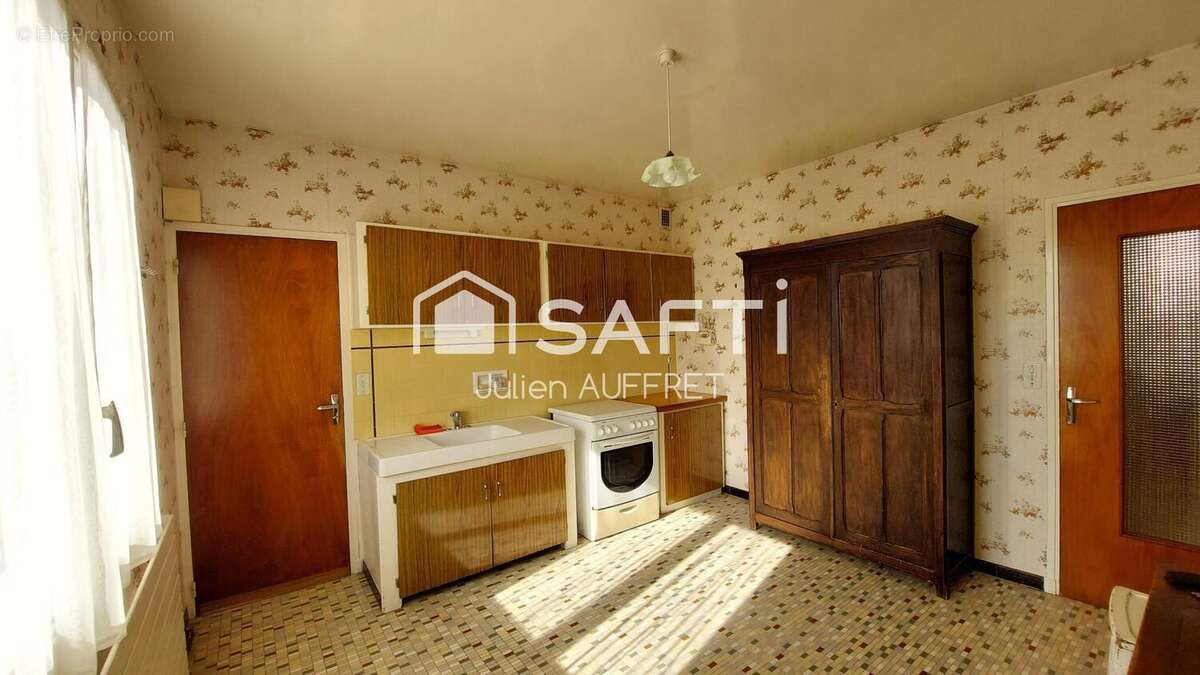 Photo 3