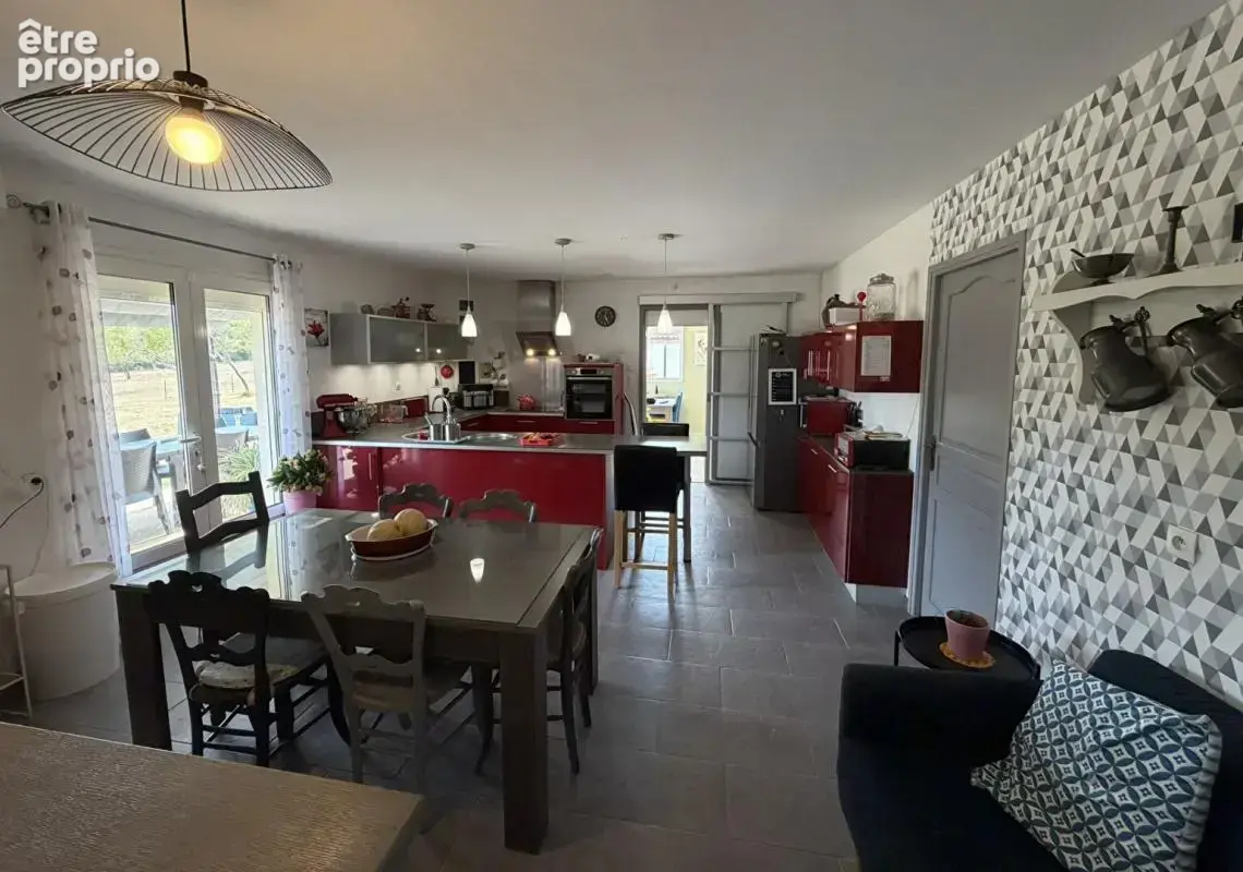 Maison de plain-pied avec piscine sur 3,65 hectares de terrain clos et arboré - photo 8